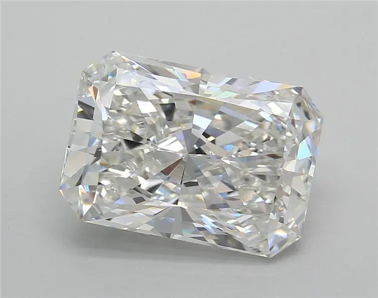 5.01 Carat · RADIANT · E · VVS2 · IGI · Excellent Cut